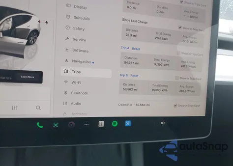 2022 Tesla Model Y Long Range Dual Motor All-Wheel Drive z USA, uszkodzony, nr VIN 7SAYGDEE7NF537535